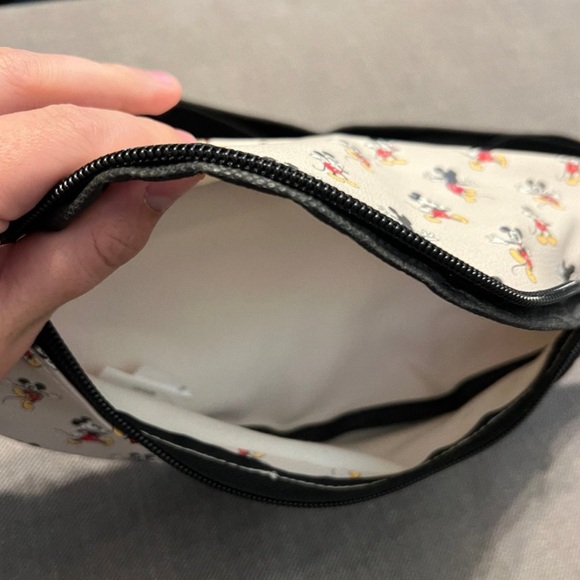 Mickey Mouse Fanny Back/Belly Bag/Hip Bag - Picture 2 of 3